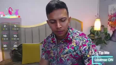 Snapshot of ryan_nesson chatting on April 18, 7:18 pm Ryan online show from April 18, 7:18 pm
