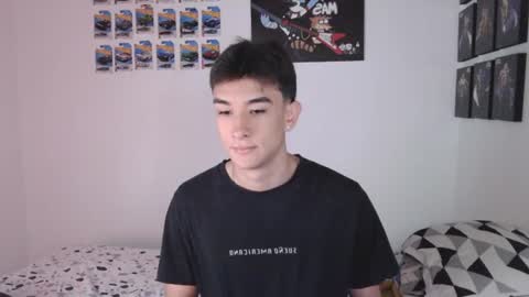Snapshot of ryan_valentine17 chatting on July 4, 9:21 pm ryan online show from July 4, 9:21 pm
