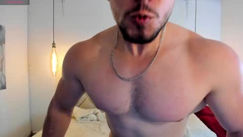 Snapshot of ryan_ward79 chatting on May 22, 10:48 pm Ryan online show from May 22, 10:48 pm