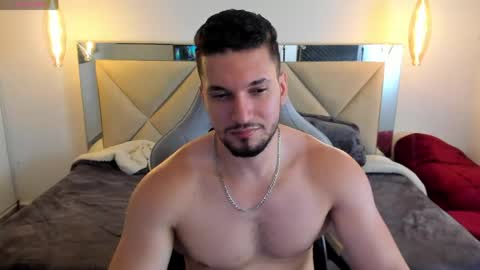 Snapshot of ryan_ward79 chatting on May 25, 3:29 pm Ryan online show from May 25, 3:29 pm