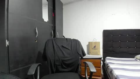 ryan_xc1 online show from April 9, 3:06 am