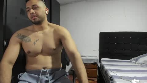 ryan_xc1 online show from April 16, 1:39 am