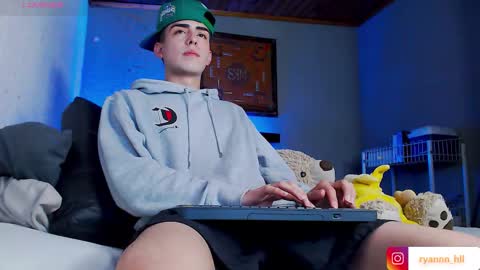 Ryannhill  online show from March 19, 5:55 am