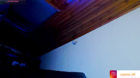Snapshot of ryannhill_ chatting on May 22, 8:21 am Ryannhill online show from May 22, 8:21 am