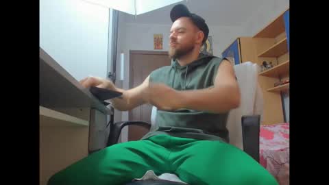 Ryanstone  online show from December 3, 6:10 am