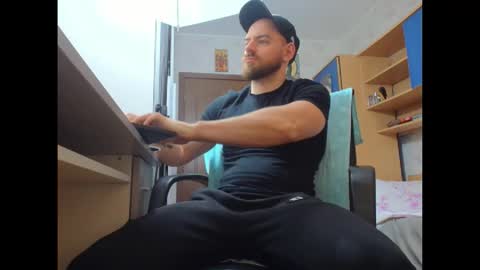 Snapshot of ryanstone_ chatting on January 19, 6:17 am Ryanstone online show from January 19, 6:17 am