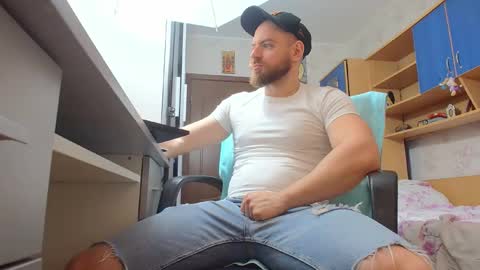 Snapshot of ryanstone_ chatting on February 4, 5:35 am Ryanstone online show from February 4, 5:35 am