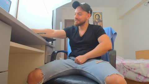 Snapshot of ryanstone_ chatting on July 25, 8:01 am Ryanstone online show from July 25, 8:01 am