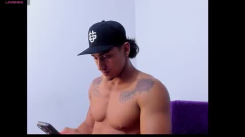 Snapshot of ryanwhite3 chatting on October 25, 12:51 am ryanwhite3 online show from October 25, 12:51 am