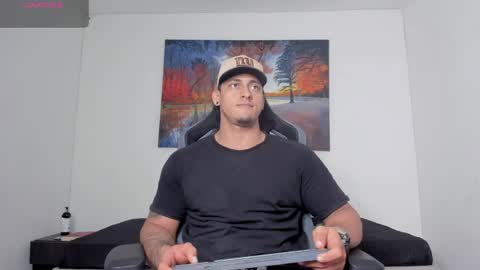 ryanwhite3 online show from April 8, 2:11 am