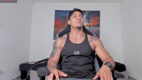 ryanwhite3 online show from April 13, 11:32 pm