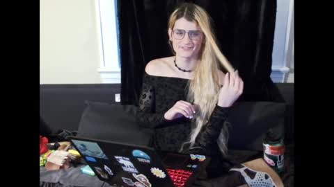 Ryn Michele online show from December 18, 12:29 pm