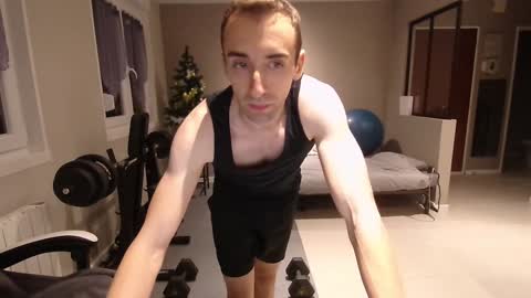 Snapshot of ryukukamifr chatting on December 2, 6:21 pm Ryuk FR online show from December 2, 6:21 pm