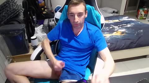 Snapshot of ryukukamifr chatting on February 7, 7:27 pm Ryuk FR online show from February 7, 7:27 pm