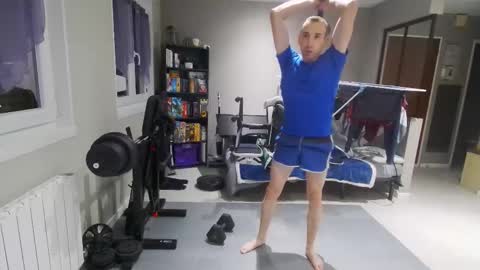 Snapshot of ryukukamifr chatting on November 28, 7:49 pm Ryuk FR online show from November 28, 7:49 pm