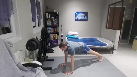 Snapshot of ryukukamifr chatting on January 6, 6:22 pm Ryuk FR online show from January 6, 6:22 pm