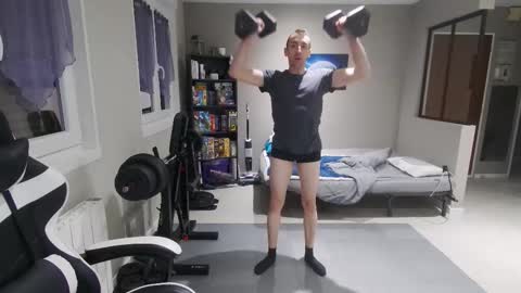 Snapshot of ryukukamifr chatting on January 7, 6:10 pm Ryuk FR online show from January 7, 6:10 pm