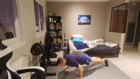 Snapshot of ryukukamifr chatting on February 3, 6:13 pm Ryuk FR online show from February 3, 6:13 pm