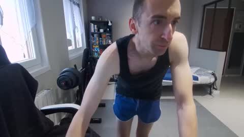 Snapshot of ryukukamifr chatting on March 16, 7:12 am Ryuk FR online show from March 16, 7:12 am