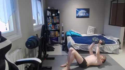 Snapshot of ryukukamifr chatting on March 31, 5:35 pm Ryuk FR online show from March 31, 5:35 pm