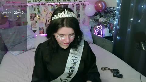 Snapshot of s_katekisa_ss chatting on December 7, 11:45 pm Kate online show from December 7, 11:45 pm