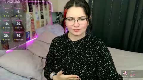 Snapshot of s_katekisa_ss chatting on February 18, 4:05 pm Kate online show from February 18, 4:05 pm