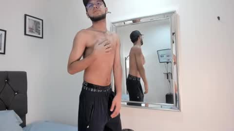 Snapshot of saamhunterr chatting on March 13, 9:10 pm Sam online show from March 13, 9:10 pm