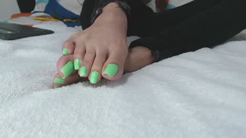 saaramiller     online show from December 11, 4:49 am