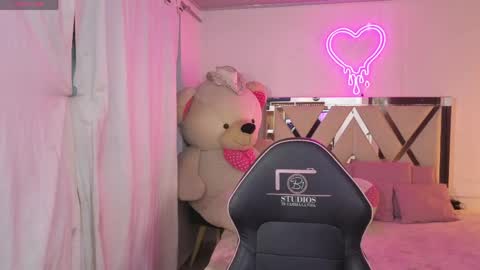 Snapshot of saaya_tay chatting on May 18, 3:24 am saaya_tay online show from May 18, 3:24 am