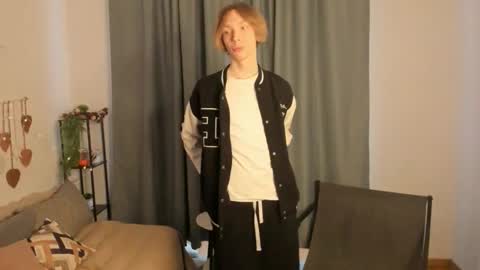 Snapshot of sableflux chatting on March 3, 5:13 am sableflux online show from March 3, 5:13 am