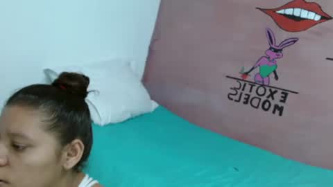 Snapshot of sabrina_81 chatting on April 12, 1:32 am sabrina_81 online show from April 12, 1:32 am