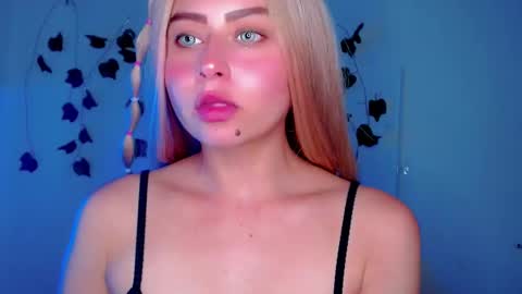 Snapshot of sabrinaexpositoxx chatting on February 6, 9:43 am SABRI online show from February 6, 9:43 am