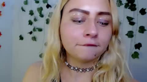 Snapshot of sabrinaexpositoxx chatting on March 2, 9:42 am SABRI online show from March 2, 9:42 am