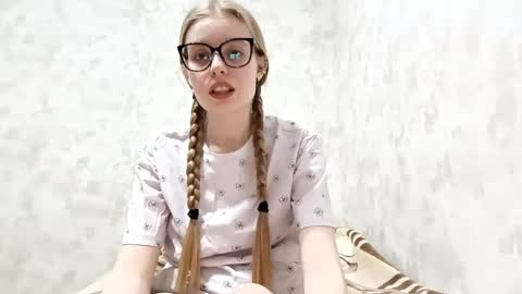 Snapshot of sabrinahandlin chatting on April 15, 6:04 pm Sabrina online show from April 15, 6:04 pm