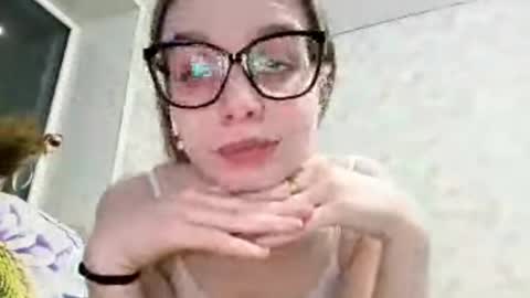 Snapshot of sabrinahandlin chatting on April 28, 7:08 pm Sabrina online show from April 28, 7:08 pm