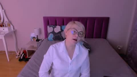 Sabrina MacMarren online show from February 8, 8:34 pm