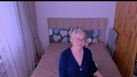 Sabrina MacMarren online show from April 7, 4:29 pm