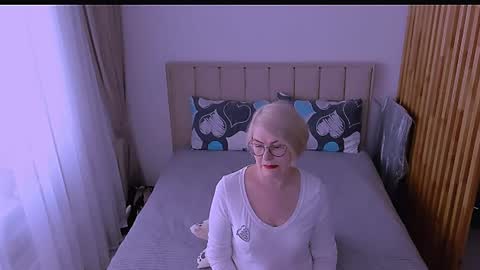 Sabrina MacMarren online show from April 12, 10:31 am