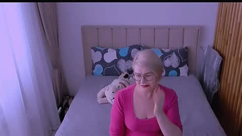 Sabrina MacMarren online show from April 14, 9:15 am