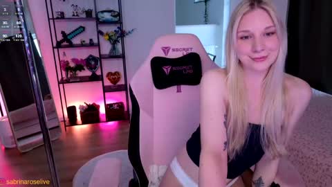 Snapshot of sabrinarose_x chatting on May 13, 5:21 pm Sabrina Rose online show from May 13, 5:21 pm
