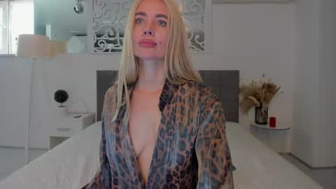 Snapshot of sabrinasharm chatting on July 7, 7:56 am Sabrina online show from July 7, 7:56 am