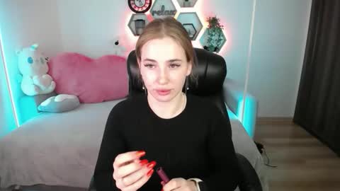 Snapshot of sabrinviolet chatting on April 27, 8:01 am Sabrina Violet online show from April 27, 8:01 am