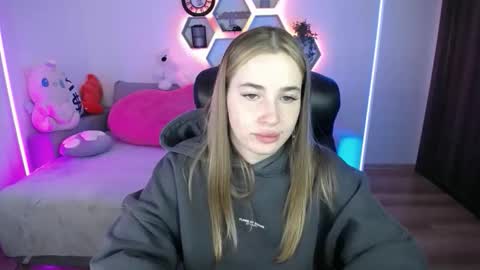 Snapshot of sabrinviolet chatting on May 13, 8:12 am Sabrina Violet online show from May 13, 8:12 am
