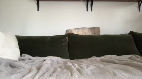 Beezy online show from February 22, 5:57 pm