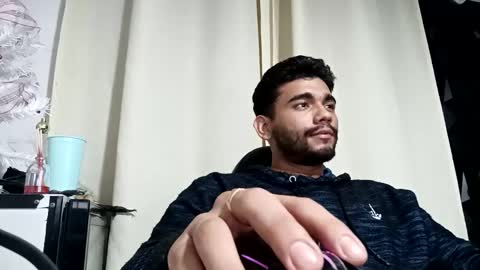 Snapshot of sack_rojas chatting on December 6, 8:37 am Sack online show from December 6, 8:37 am