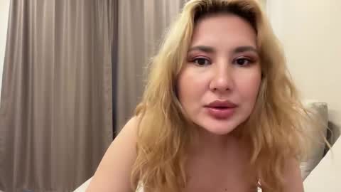 Snapshot of sacreed_lovee chatting on June 5, 10:10 am sacreed_lovee online show from June 5, 10:10 am