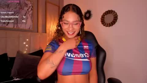 Snapshot of sade_jackson1 chatting on June 7, 4:49 am Sophie online show from June 7, 4:49 am