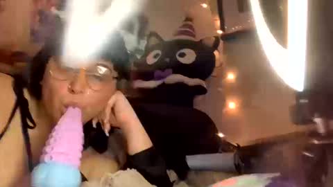 Snapshot of sadgirlsocial chatting on October 17, 2:04 am sweet angel baby online show from October 17, 2:04 am