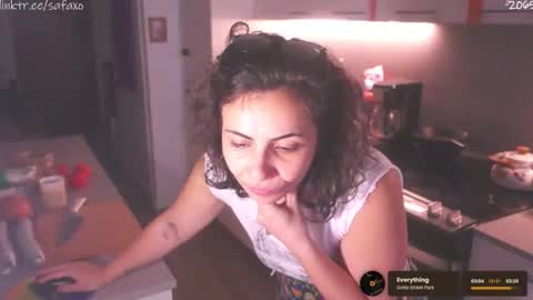 Snapshot of safaeri chatting on June 9, 7:03 pm Safa online show from June 9, 7:03 pm
