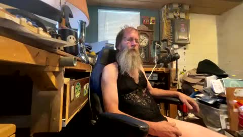 Snapshot of safety_fist chatting on January 7, 8:52 pm safety_fist online show from January 7, 8:52 pm